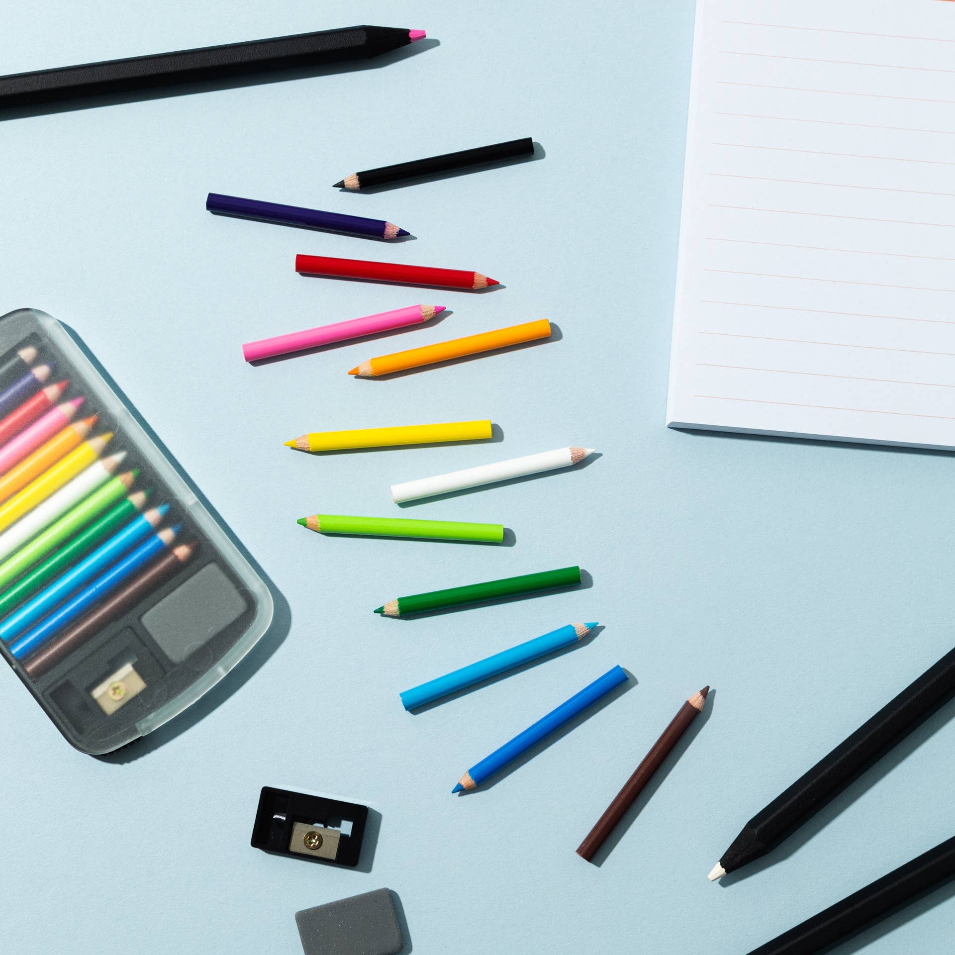 Minitua 12 Coloured Pencil comes with Minitua Sharpener & Eraser